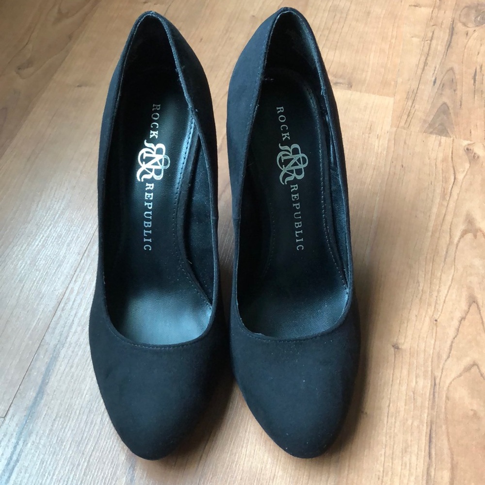 Black Suede pumps
